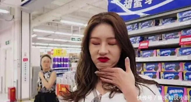 抖音温婉买菜被网友拍下 没有反感 还做鬼脸 网