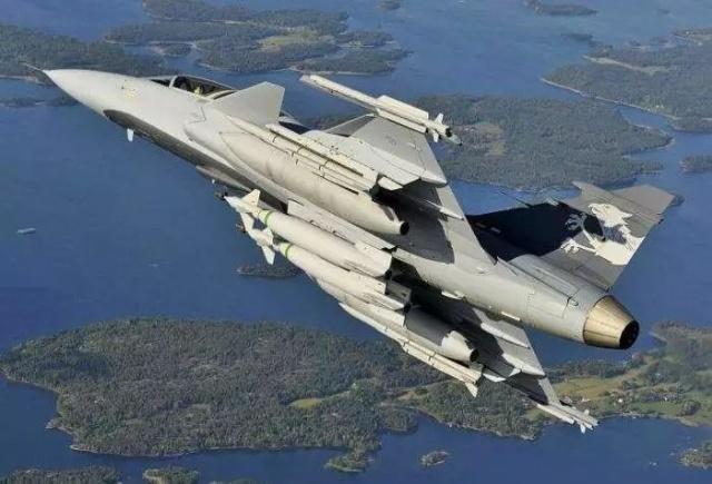 人口不足中国2%战机技术却能和苏美一拼,和印