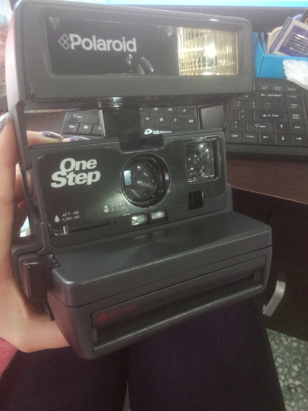 苹果手机充电宝可以充电用插头充不了电_拍立得充电器怎么用_用尿充电手机