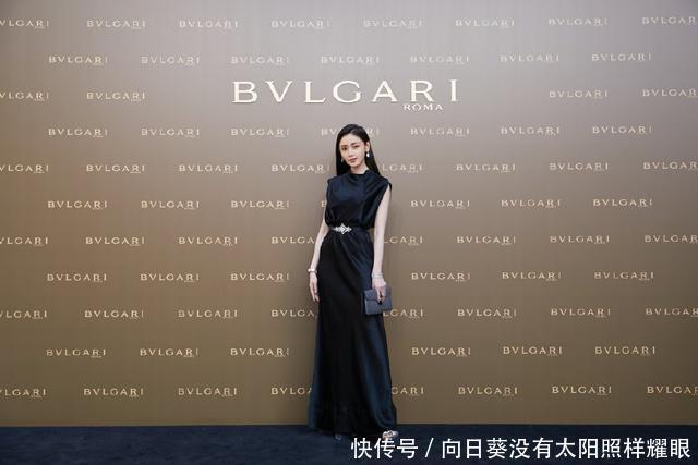 唐嫣穿粉色抹胸裙性感且少女,同台的张天爱唐