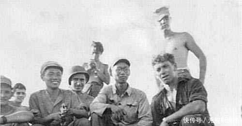 鲜战争照片, 停战后曾经枪炮相见的中美士兵握