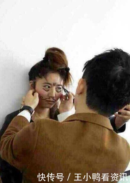 趣味图片幽默段子笑话姑娘你男朋友怎么这样对