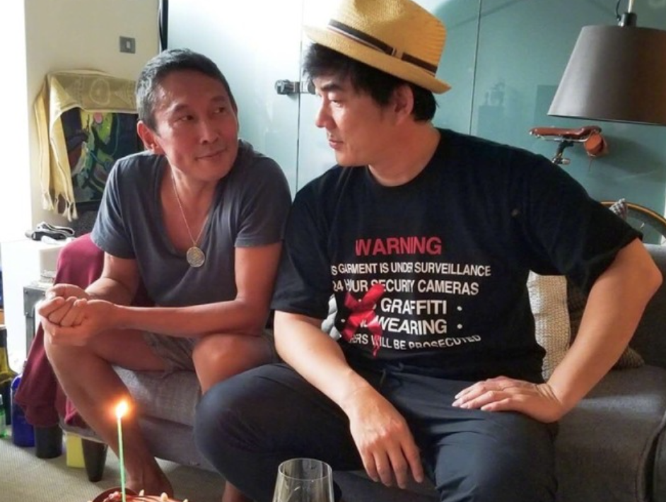 实力派歌手任贤齐近照,曾于刘德华张学友齐名,如今52岁低调幸福