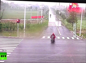 惨烈车祸!为什么要远离大货车 一组动图警示你