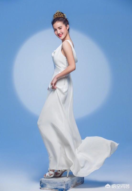 美的太嚣张!迪丽热巴替身堪称完美,能吹能唱侧