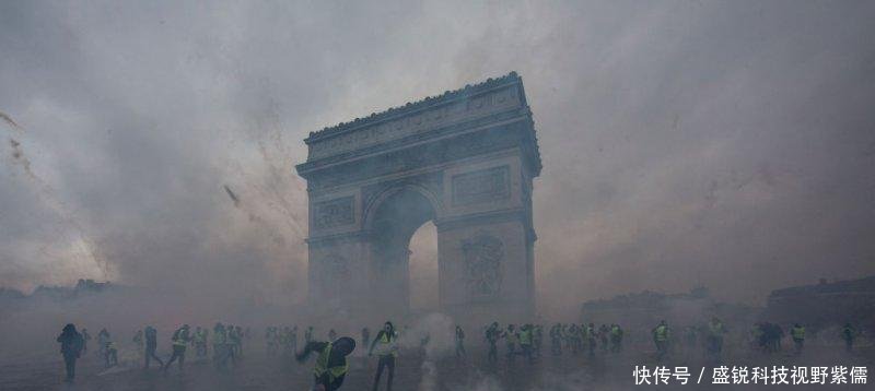 法国黄背心运动将变成巴黎公社 法国外籍军团