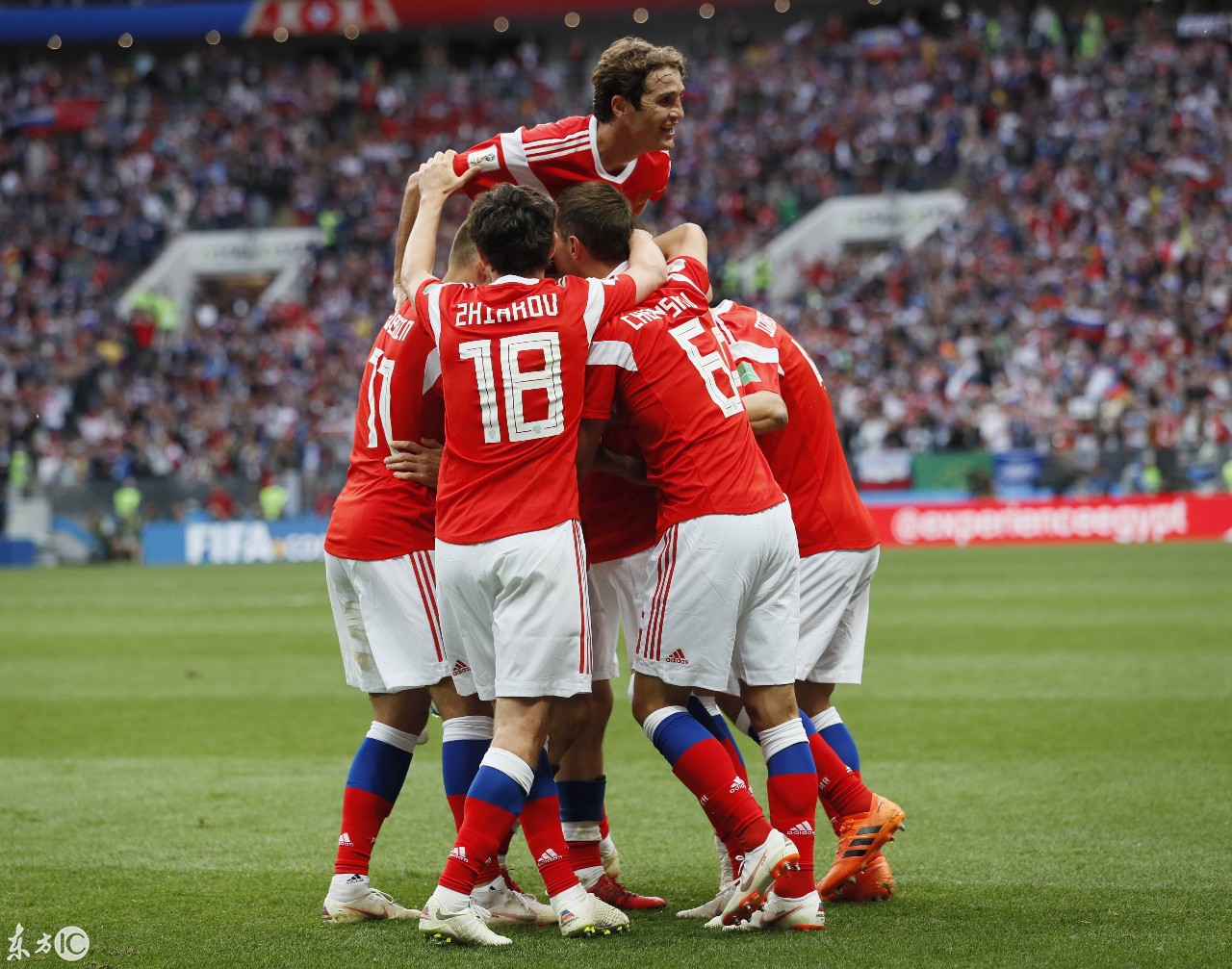 世界杯小组赛俄罗斯和沙特阿拉伯之间的比赛,