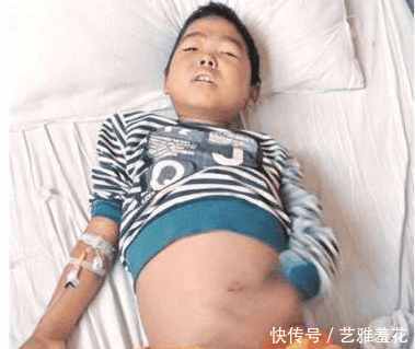 河南8岁男孩高烧不退被查出艾滋, 听完医生话, 丈夫将妻子打翻在