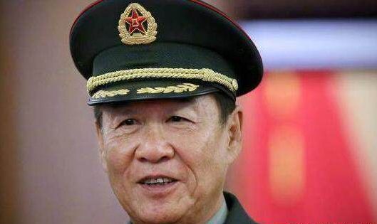 此人17岁下乡,34岁为副市长,58岁上将,父亲曾是主席