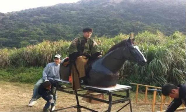 白板拍戏骑人不聊天?演员v白板果然都是聪明人微信骑马导演表情图怎么打图片