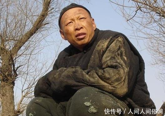 他是赵薇班长,因长得丑吓哭蒋雯丽,如今52岁