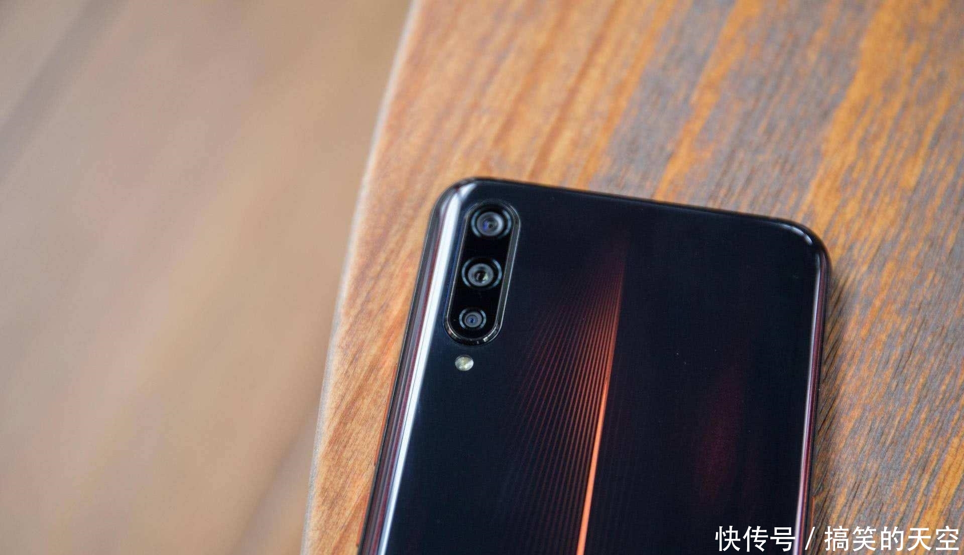 2019年公认最流畅的五款手机,颜值性能俱佳,华