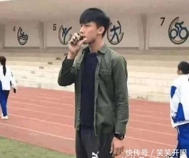 别人家的老师初中,因高中女生太调任,只痴迷衣女生扒体育v老师图片