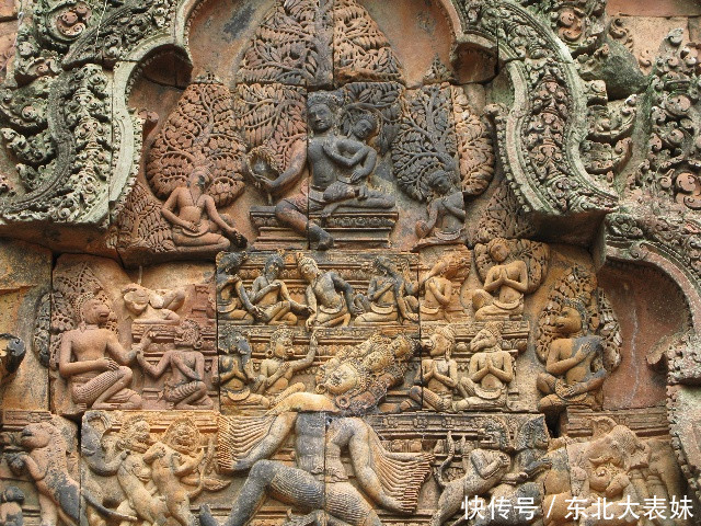 这座宫殿名为女王宫 竟是一个高僧的寺院