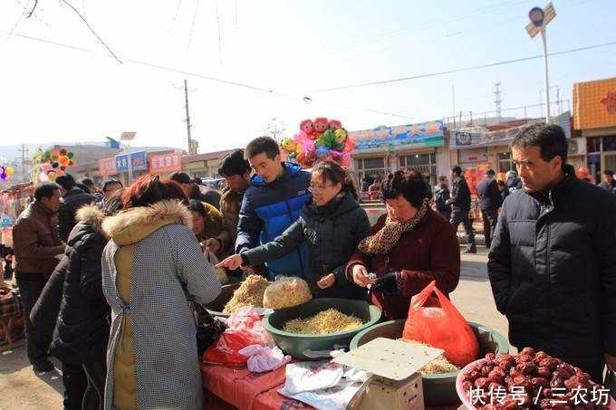 农村过年间的一个坏风气, 见人好嫉妒, 见人差嘲笑, 农民很无奈!