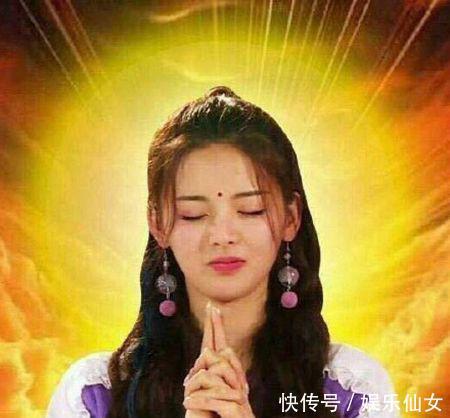 杨超越第一档综艺节目参加了《心动的信号》说