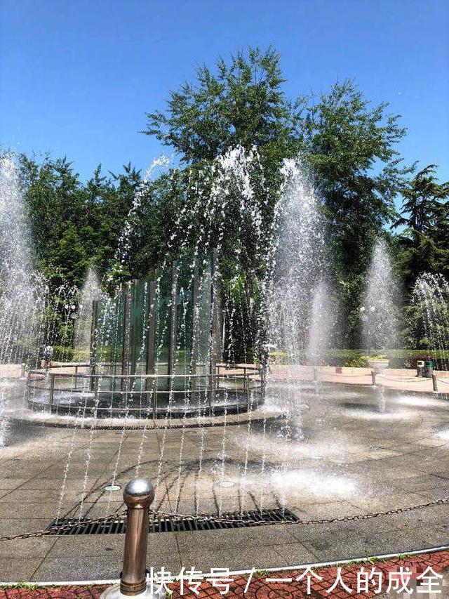 北理工校长是真的宠王俊凯,万年不开的喷泉都