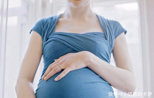 离婚后前夫从不来看孩子，孩子结婚去请他，才见着20年前的孤坟