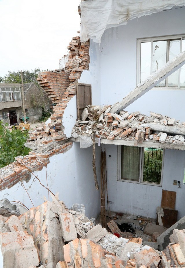 男子外出房屋被偷拆成废墟 近三月未解决