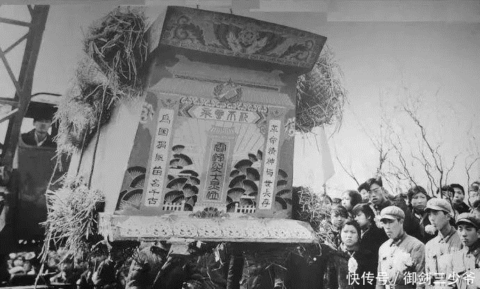 雷锋下葬时真实场景 如今墓地何在