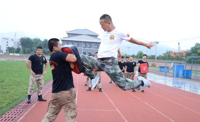 少林寺传人自创保镖公司,护卫过施瓦辛格,被邀