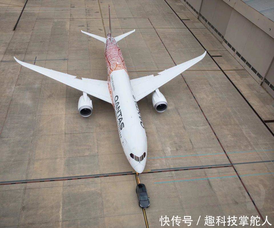 特斯拉Model X拉飞机超过300米,创新吉尼斯
