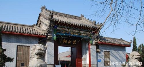 山东的北大门, 地图像用钳子夹着淄博