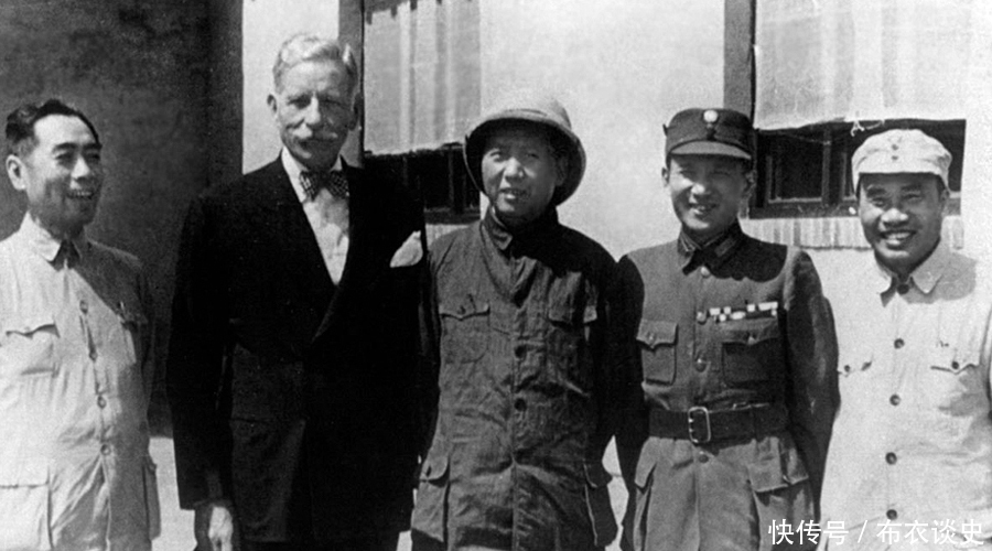 他是蒋介石的心腹爱将,却没向解放军开过一枪,差点成为开国元帅