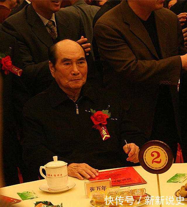 他曾是林彪手下的一个排长,越战中发挥神勇,后成军委副主席