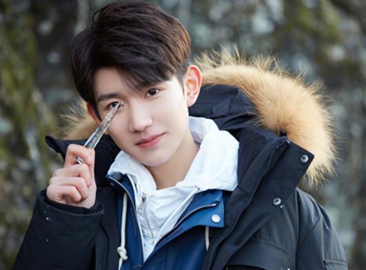 王源在电视剧《大主宰》中首挑大梁,首位担任