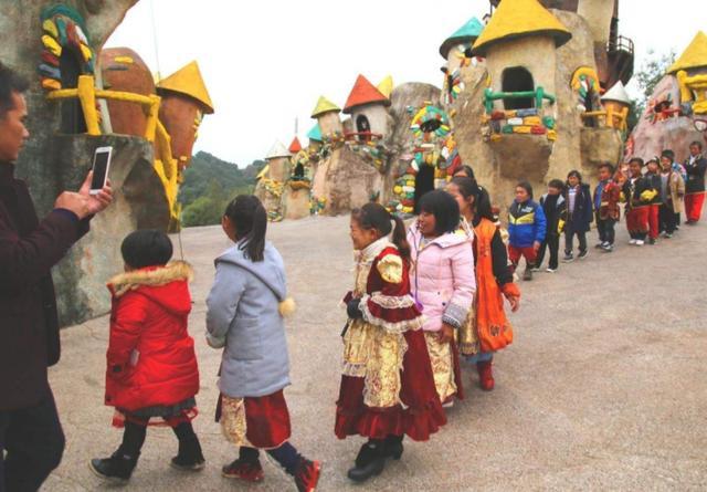 现实版小人国坐落于云南,平均身高不超过1米2