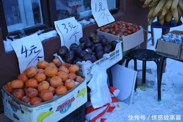 任性的东北冰棍与水果冬天扔地上卖,价格翻倍