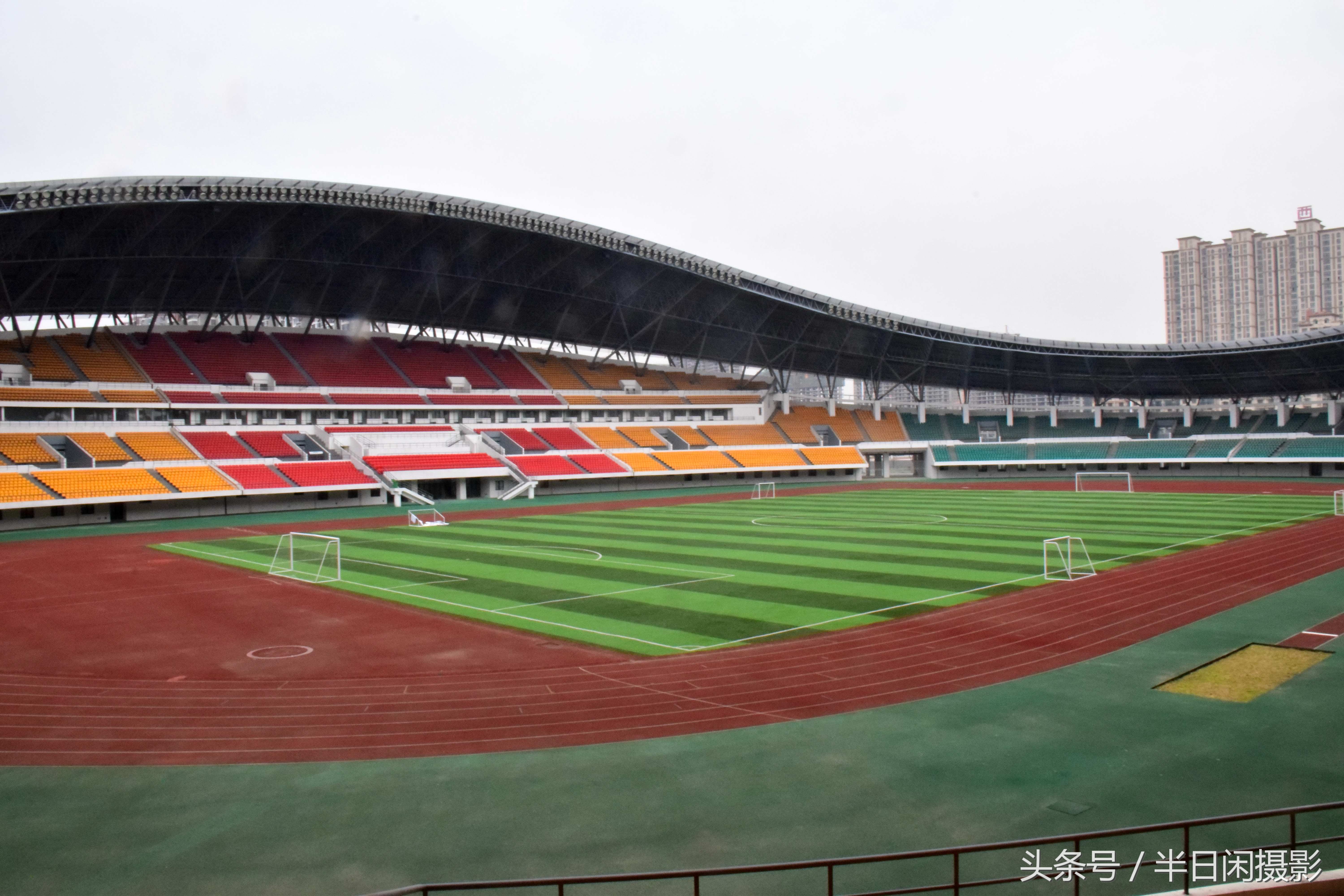 国家体育场运用了什么的原理_体育场跑道是什么形状(3)