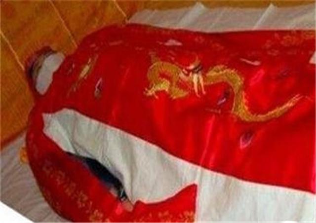 人死后为什么要蒙一层白布?专家的解释最扯,还