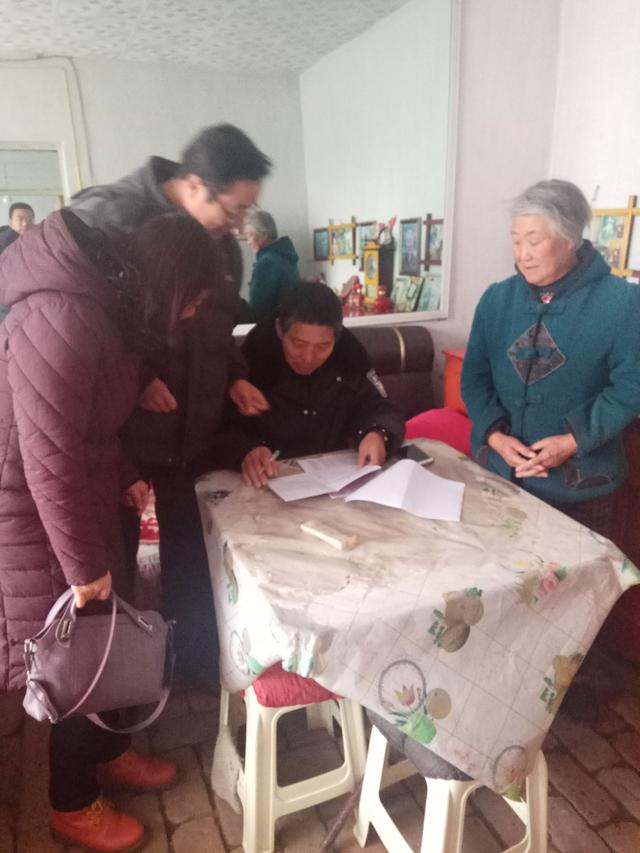 尚义县第二中学教师再次下乡精准扶贫