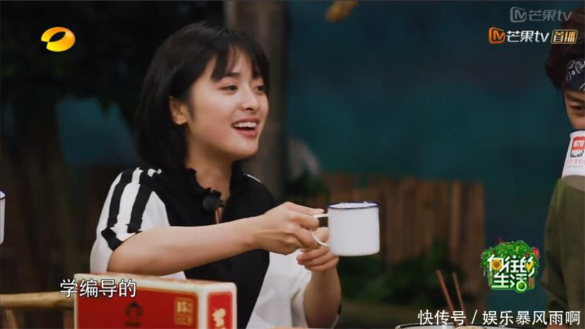 沈月曾在湖南电视台实习,何老师透露:大家排着队去看可爱的沈月