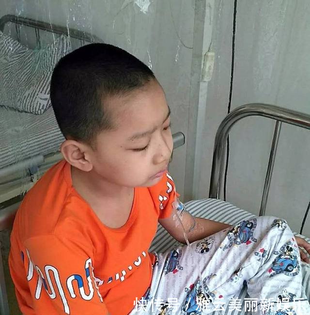 10岁男孩重病不能吃,姐姐用自己奶水喂他喝