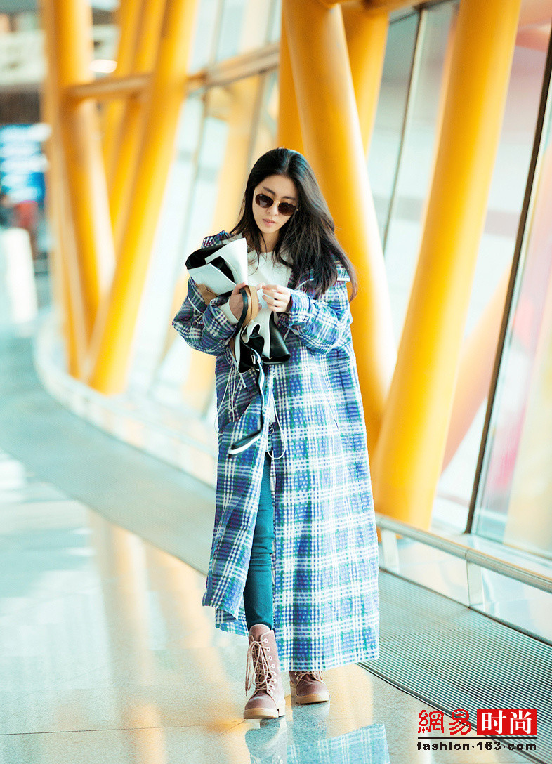 一周星街拍:李小璐穿PGone同款带甜馨出行