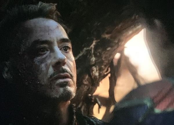 复联4:为何灭霸响指随机消失,而钢铁侠打响指