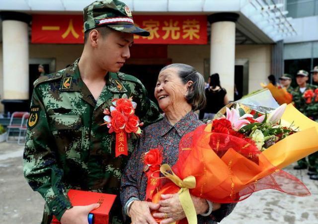 2018年当兵两年退役后有多少补偿金?说出来你