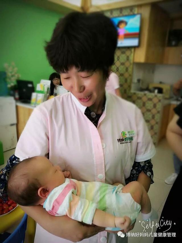 宝宝唇周发青、拉绿便,居然是因为母乳放进了