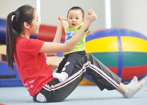 宝宝多大会扶站?会指尖抓捏?一张详单让您不