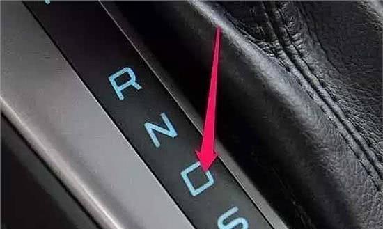 自动挡汽车的操作误区,老司机:有4条不能做错!