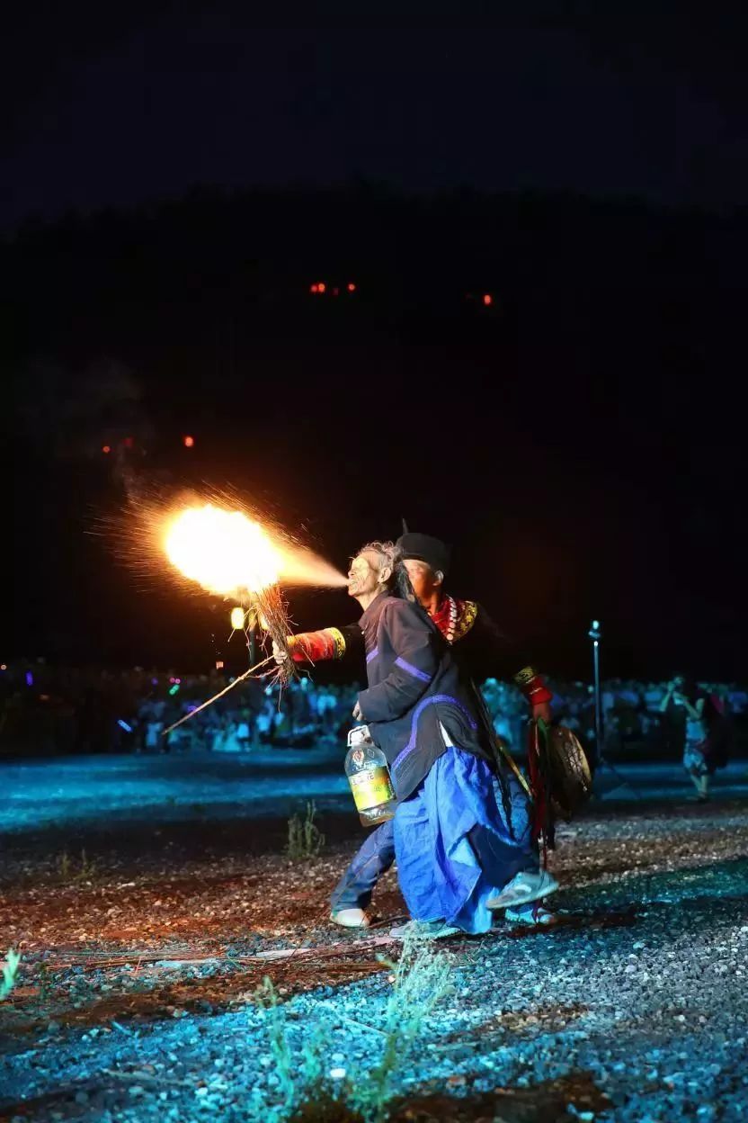 2018凉山西昌火把节,三地燃火把各有各特色!你