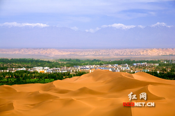 开通定期航班,湖南为吐鲁番旅游插上腾飞翅膀