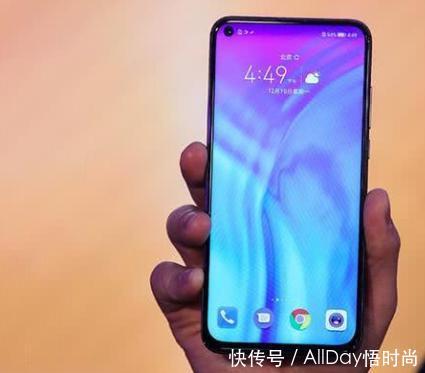 新老旗舰对决,三千元的荣耀V20和1699元的荣