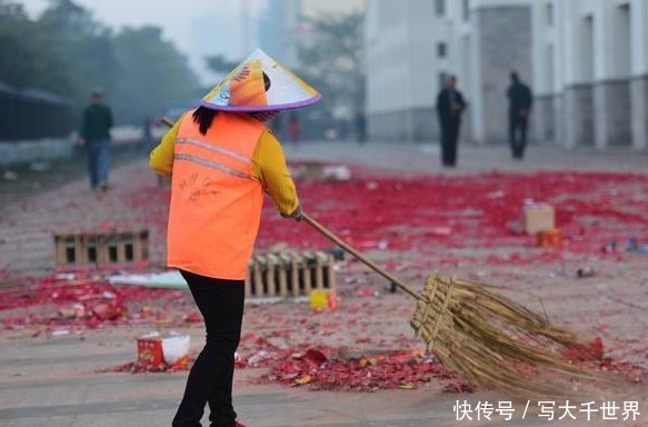 扫地大妈收留了个傻男人，为他治病倾家荡产，最后大妈乐开了花