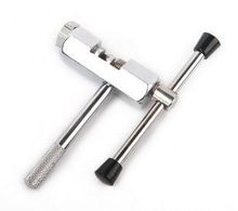 定义截链器,用来截开或者接上链条的工具.