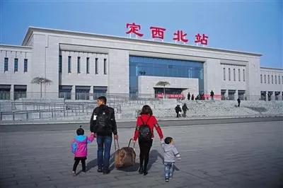 甘肃农民赴新疆\"转移就业\":也许是最有希望选择