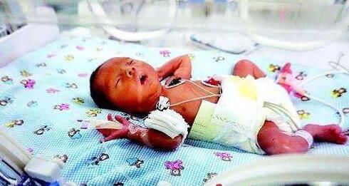 新生儿败血症而亡,得知原因后,一家人崩溃,原因